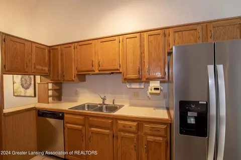 Kitchen - 720 Tanbark Dr, Dimondale, MI 48821 photo 3 of 4