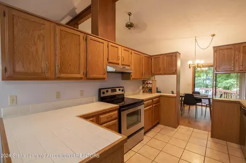 Kitchen - 720 Tanbark Dr, Dimondale, MI 48821 photo 2 of 4