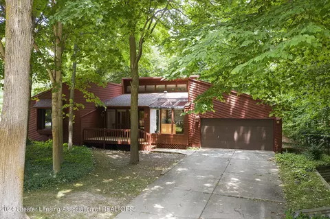 720 Tanbark Dr, Dimondale, MI 48821