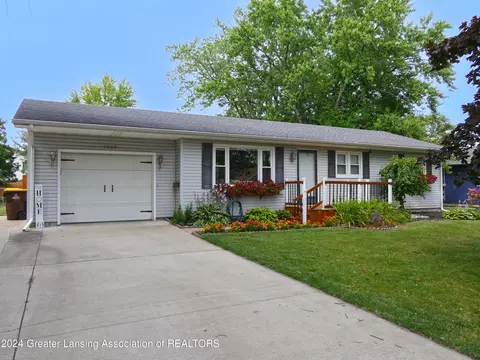 1009 E Walker St, Saint Johns, MI 48879