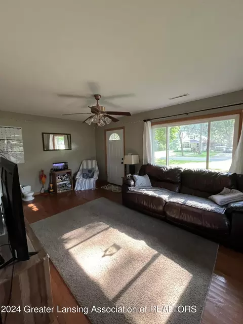 522 Spruce St, Olivet, MI 49076 photo 3