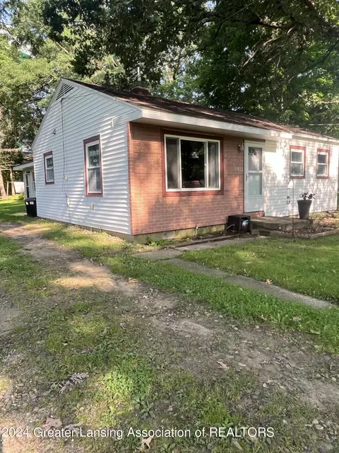 522 Spruce St, Olivet, MI 49076 photo 2