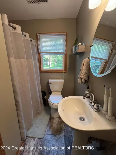 522 Spruce St, Olivet, MI 49076 photo 11