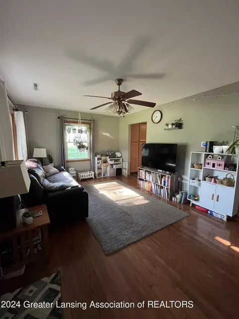522 Spruce St, Olivet, MI 49076 photo 4