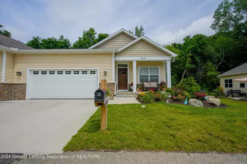 6245 Hilltop Ct #15, Bath, MI 48808