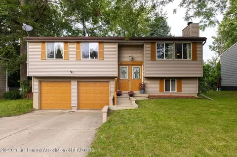 5901 Rockingham Dr, Lansing, MI 48911