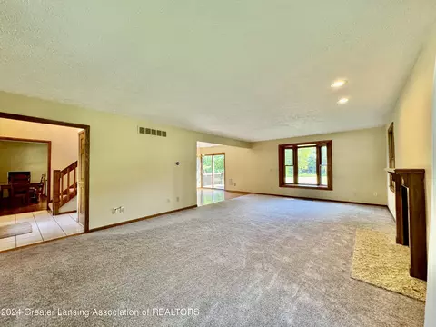 Living - 730 Tanbark Dr, Dimondale, MI 48821 photo 6 of 8