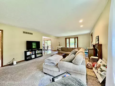 Living - 730 Tanbark Dr, Dimondale, MI 48821 photo 3 of 8