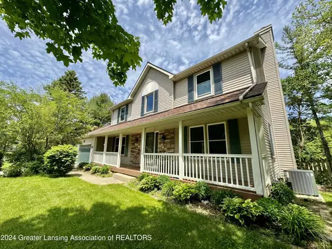 Exterior - 730 Tanbark Dr, Dimondale, MI 48821 photo 4 of 7