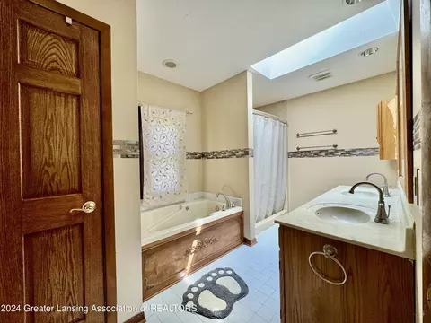 Bath - 730 Tanbark Dr, Dimondale, MI 48821 photo 2 of 6
