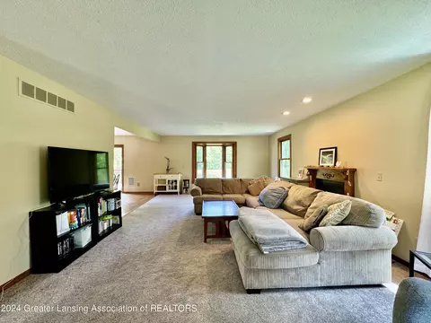 Living - 730 Tanbark Dr, Dimondale, MI 48821 photo 2 of 8