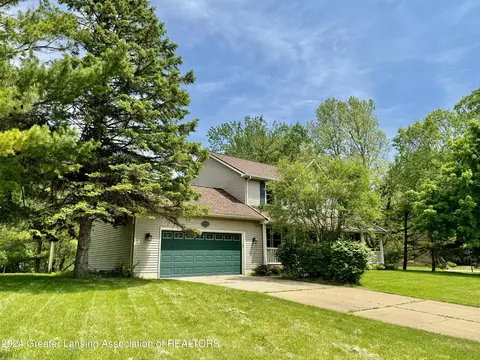 Exterior - 730 Tanbark Dr, Dimondale, MI 48821 photo 5 of 7