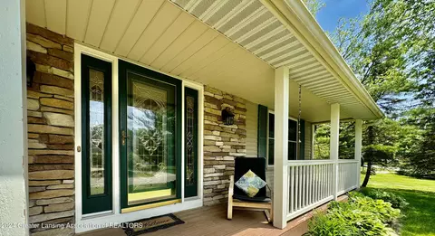 Exterior - 730 Tanbark Dr, Dimondale, MI 48821 photo 3 of 7