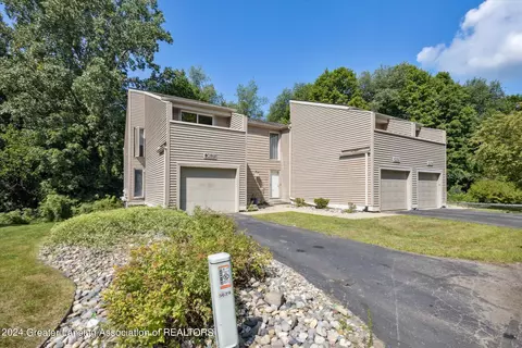 3631 E Meadows Ct, Okemos, MI 48864 photo 2