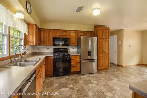 4494 E Townsend Rd, Saint Johns, MI 48879 photo 4
