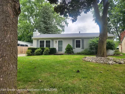 6941 Calson Dr, Lansing, MI 48911
