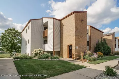 1460 E Pond Dr #30, Okemos, MI 48864