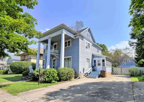 310 E Lovett St, Charlotte, MI 48813