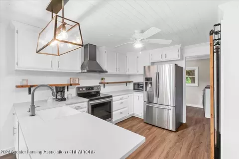 Kitchen - 3346 E Haslett Rd, Williamston, MI 48895 photo 2 of 3