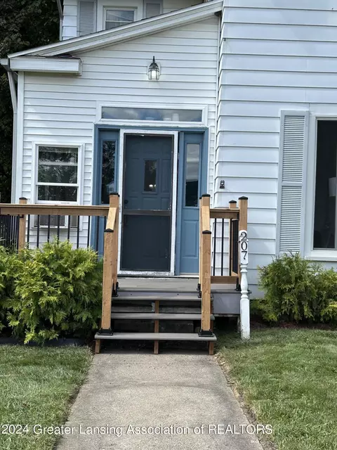 207 N Oliver St, Charlotte, MI 48813