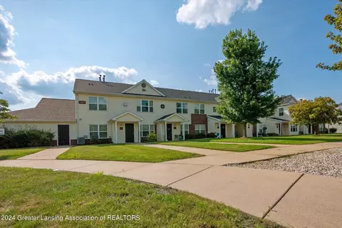 12907 Townsend Dr #211, Grand Ledge, MI 48837