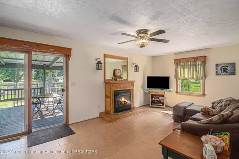 Living - 8839 Windsor Hwy, Dimondale, MI 48821 photo 1 of 1