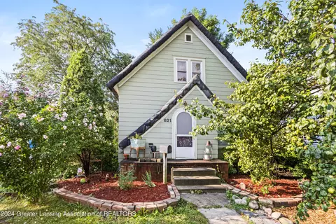 821 Sparrow Ave, Lansing, MI 48910