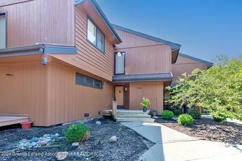 5363 Wild Oak Dr, East Lansing, MI 48823