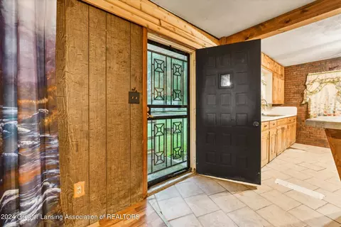 Entry Way - 304 Olivet Rd, Bellevue, MI 49021 photo 1 of 3