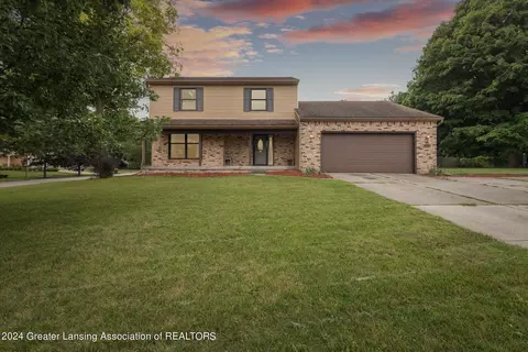 1450 Stoney Point Dr, Lansing, MI 48917