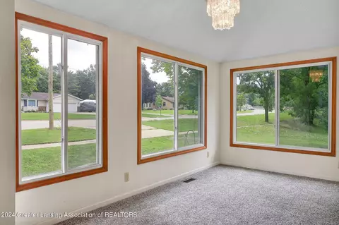 424 W Jefferson St, Dimondale, MI 48821 photo 11