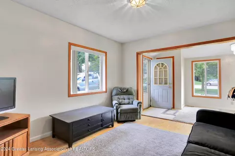 424 W Jefferson St, Dimondale, MI 48821 photo 8