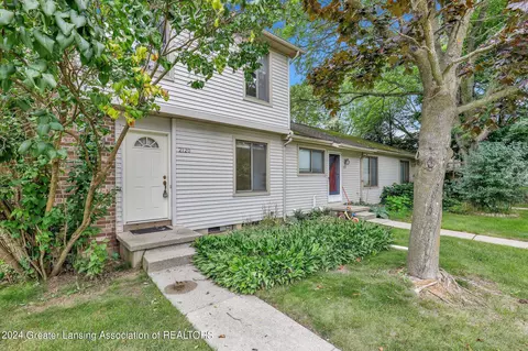 2120 Blue Lac Dr, Haslett, MI 48840