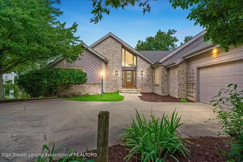 2479 Barnsbury Rd, East Lansing, MI 48823