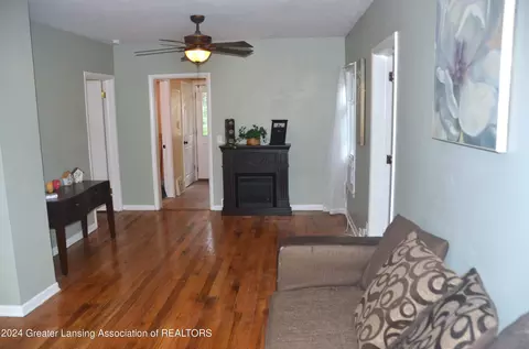 Living - 612 Smith Ave, Lansing, MI 48910 photo 1 of 1