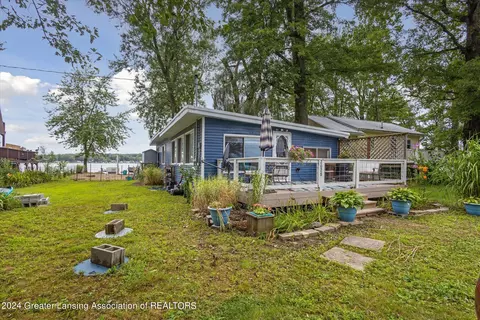 2028 Howard Point Pt, Nashville, MI 49073