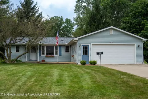 809 Beech St, Lake Odessa, MI 48849