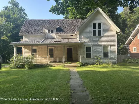 319 E Cottage St, Olivet, MI 49076
