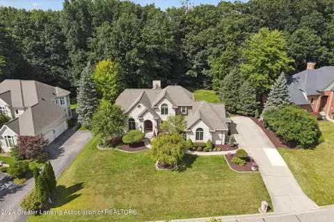 2384 Pine Hollow Dr, East Lansing, MI 48823