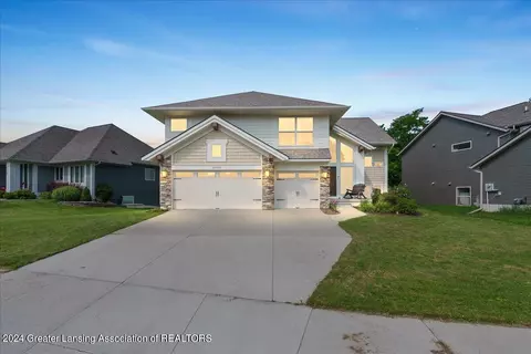 16920 Willowbrook Dr, Haslett, MI 48840