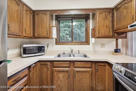 Kitchen - 6291 Ridge St, Haslett, MI 48840 photo 2 of 3