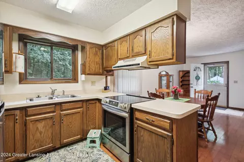 Kitchen - 6291 Ridge St, Haslett, MI 48840 photo 1 of 3