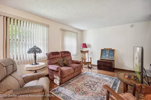 Living - 6291 Ridge St, Haslett, MI 48840 photo 2 of 2