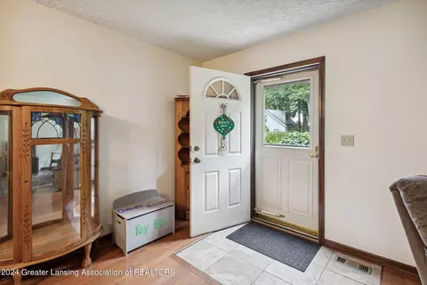 Entry Way - 6291 Ridge St, Haslett, MI 48840 photo 1 of 2