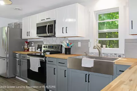 811 Elmwood, Dewitt, MI 48820 photo 7