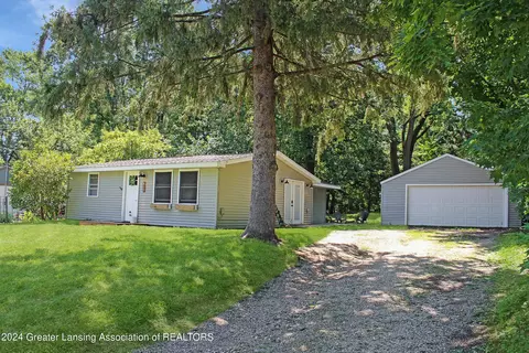 811 Elmwood, Dewitt, MI 48820