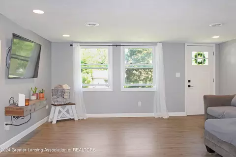 811 Elmwood, Dewitt, MI 48820 photo 12