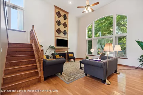 Living - 16875 Meadowbrook Dr, Haslett, MI 48840 photo 2 of 6