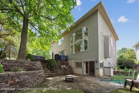 Exterior - 16875 Meadowbrook Dr, Haslett, MI 48840 photo 5 of 6