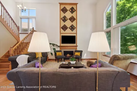 Living - 16875 Meadowbrook Dr, Haslett, MI 48840 photo 3 of 6